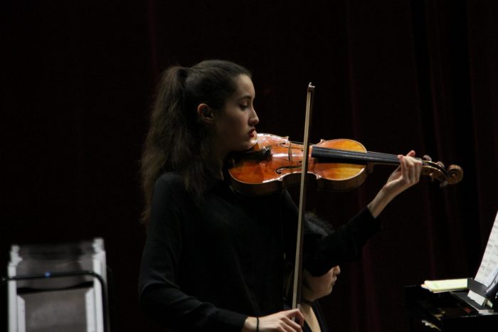Etudiante violoniste - Carte Blanche