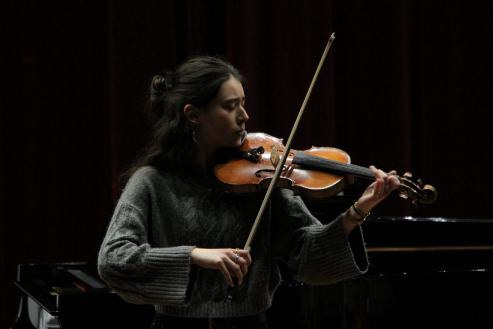 Etudiante violoniste - Carte Blanche