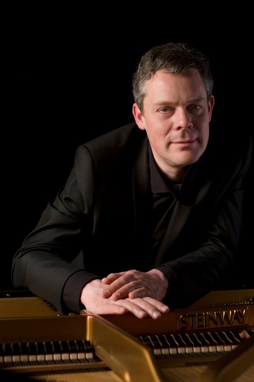 Julien Guénebaut piano