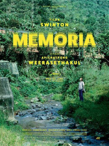Affiche Memoria de Apichatpong Weerasethakul - Titalda Swinton au bord d'une rivière