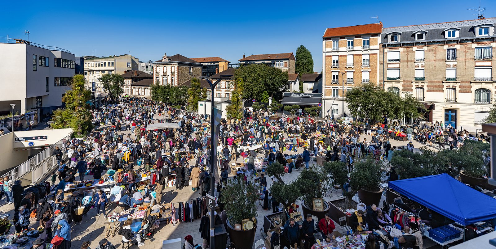 Brocante place abrioux mai 2025